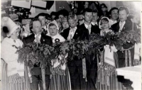 Svētku vainagu iesvētīšana. Tautas kolektīvs Atbalss. Fotogrāfs T. Rudāns